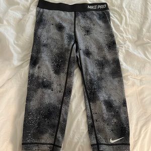 Size S Nike Pro cropped pants
